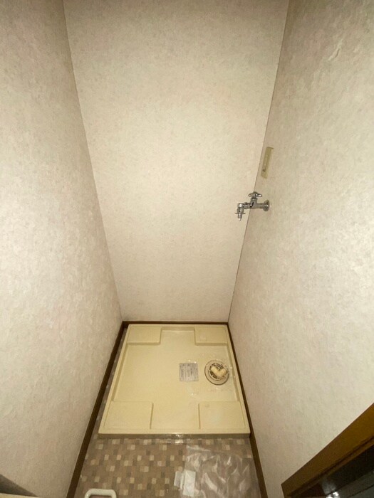 物件内観写真12　(洗濯機置場)
