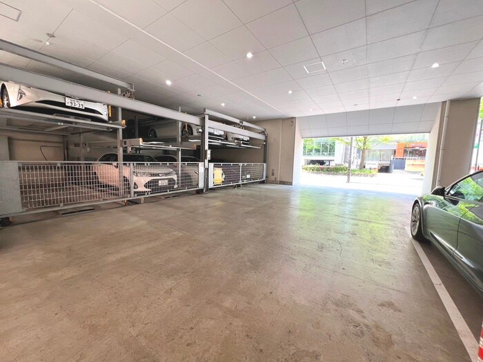 物件外観写真2　(駐車場)