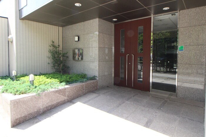 物件外観写真5　(エントランス部分)