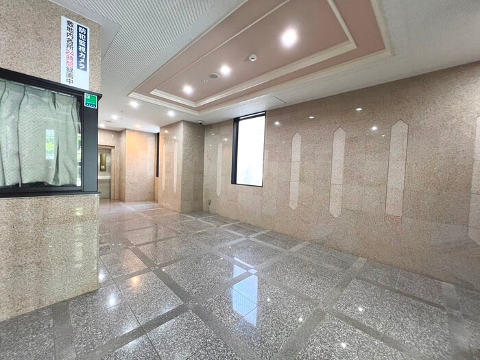 物件外観写真6　(エントランス部分)