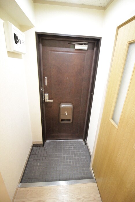 物件内観写真16　(玄関)