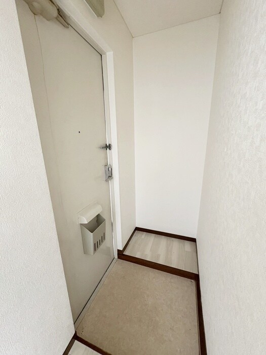 物件内観写真16　(玄関)