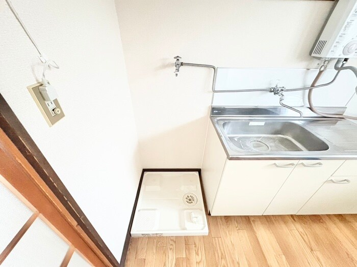 物件内観写真14　(洗濯機置場)