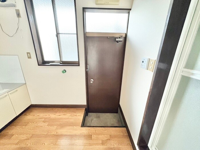 物件内観写真17　(玄関)