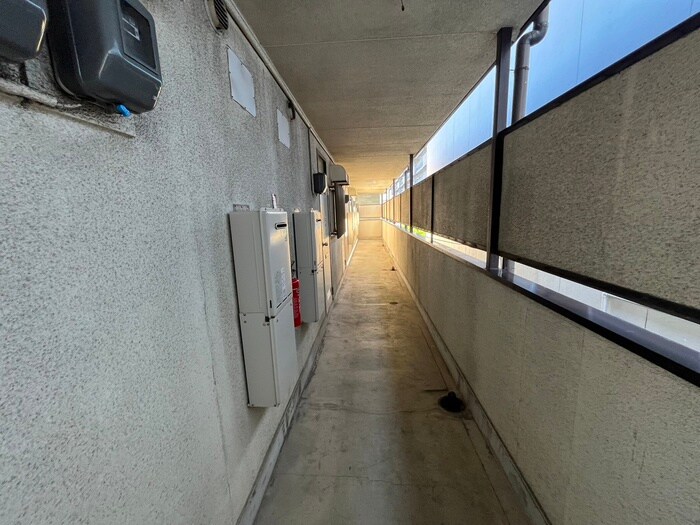 物件外観写真3　(エントランス部分)