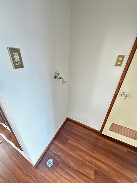 物件内観写真12　(洗濯機置場)