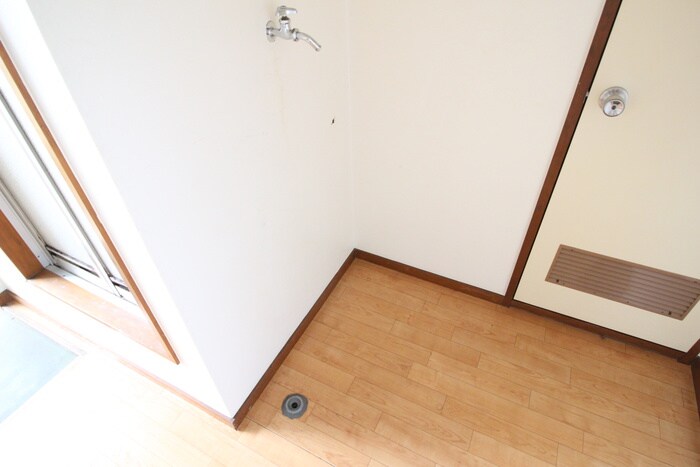 物件内観写真14　(洗濯機置場)