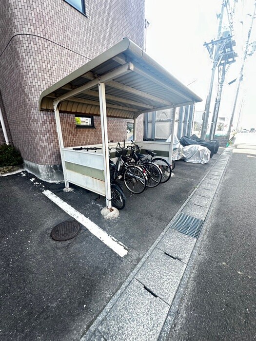 物件外観写真4　(駐輪場)