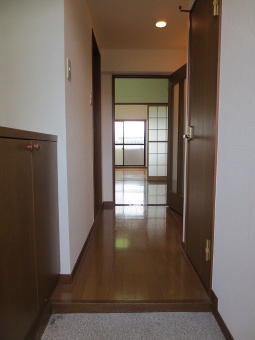 物件内観写真18　(玄関)