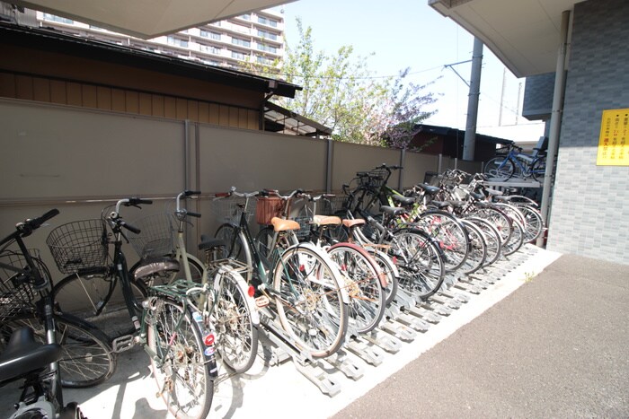 物件外観写真3　(駐輪場)