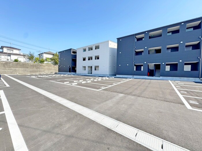 物件外観写真2　(駐車場)