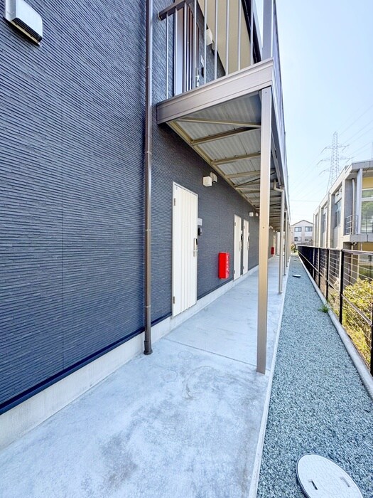 物件外観写真6　(エントランス部分)