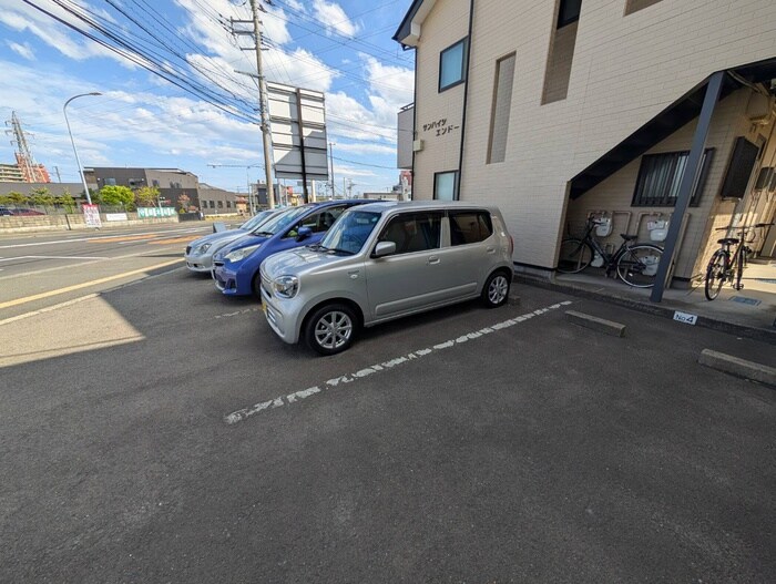 物件外観写真5　(駐車場)