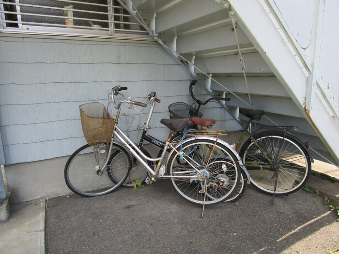 物件外観写真4　(駐輪場)
