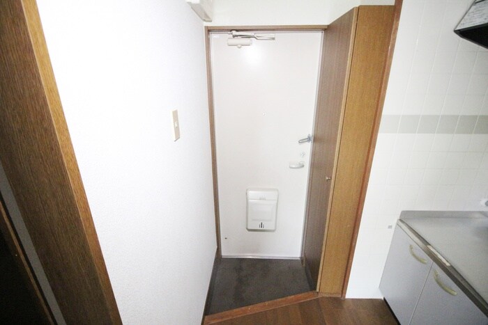 物件内観写真16　(玄関)