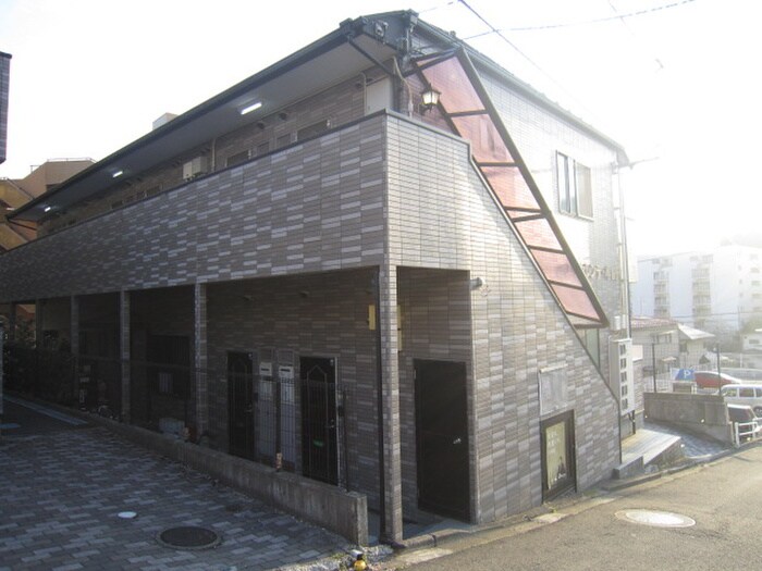 物件外観写真3　(エントランス部分)