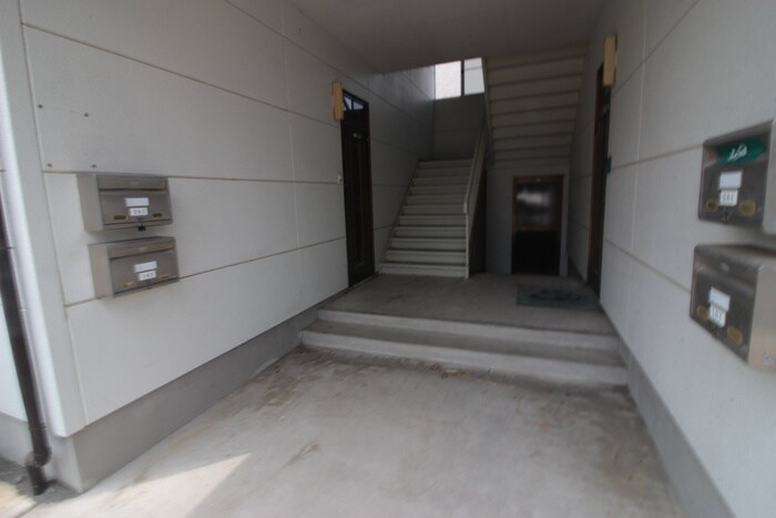 物件外観写真4　(エントランス部分)