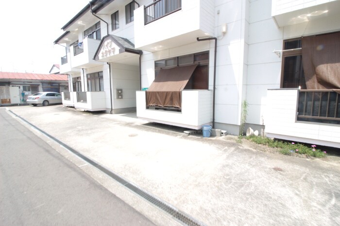 物件外観写真6　(駐車場)