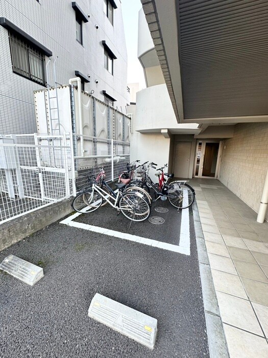 物件外観写真5　(駐輪場)