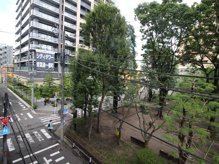 物件内観写真22　(室内からの展望)