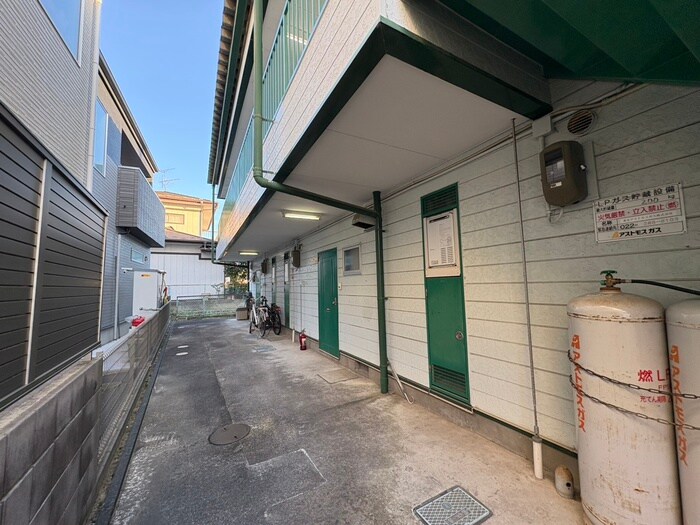 物件外観写真6　(エントランス部分)