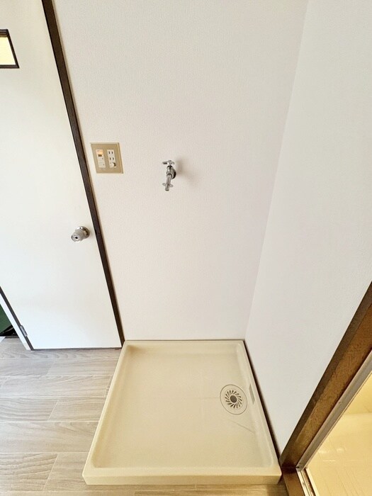 物件内観写真12　(洗濯機置場)