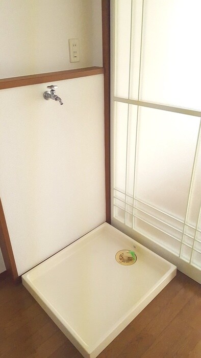 物件内観写真10　(洗濯機置場)