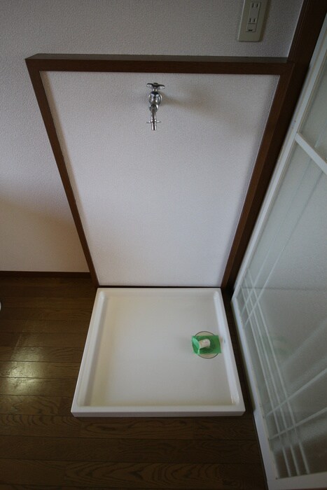 物件内観写真10　(洗濯機置場)