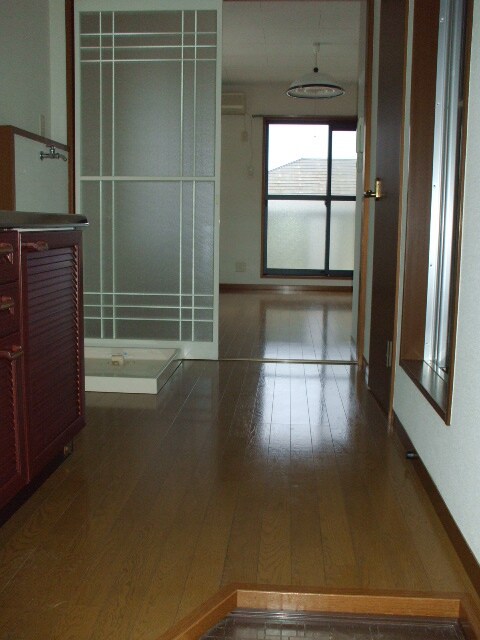 物件内観写真13　(玄関)