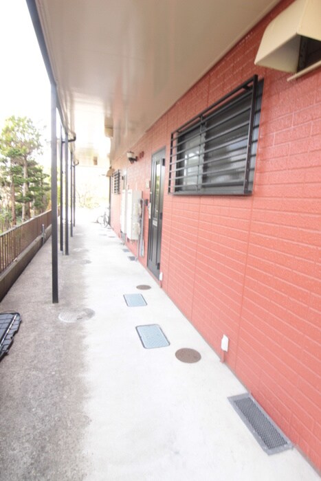 物件外観写真5　(エントランス部分)