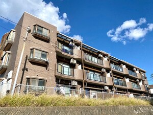ラフィネ小松島外観写真