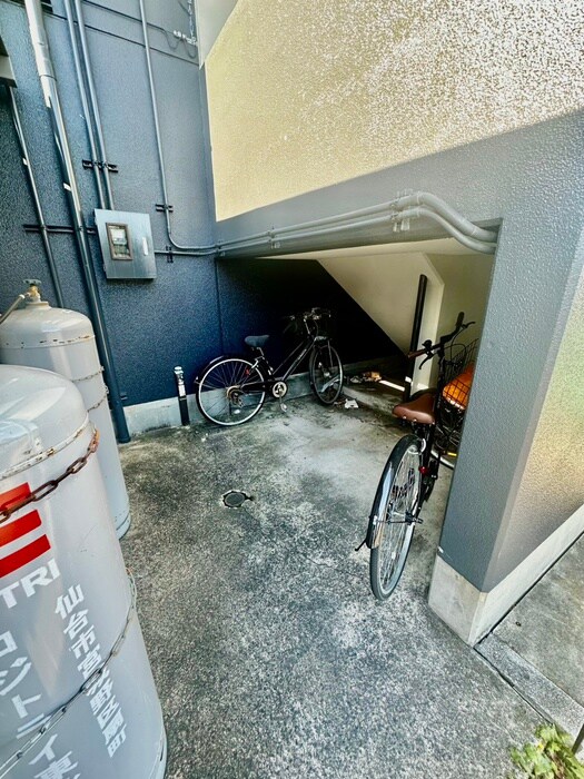 物件外観写真4　(駐輪場)