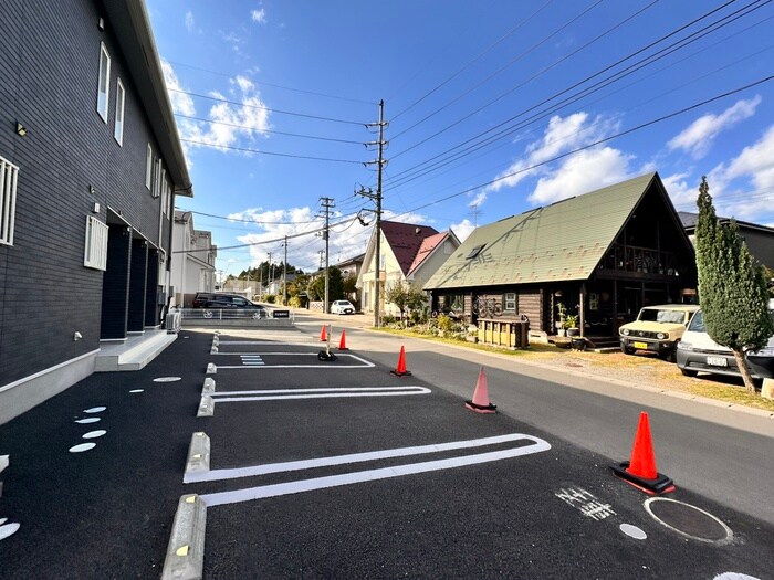 物件外観写真3　(駐車場)