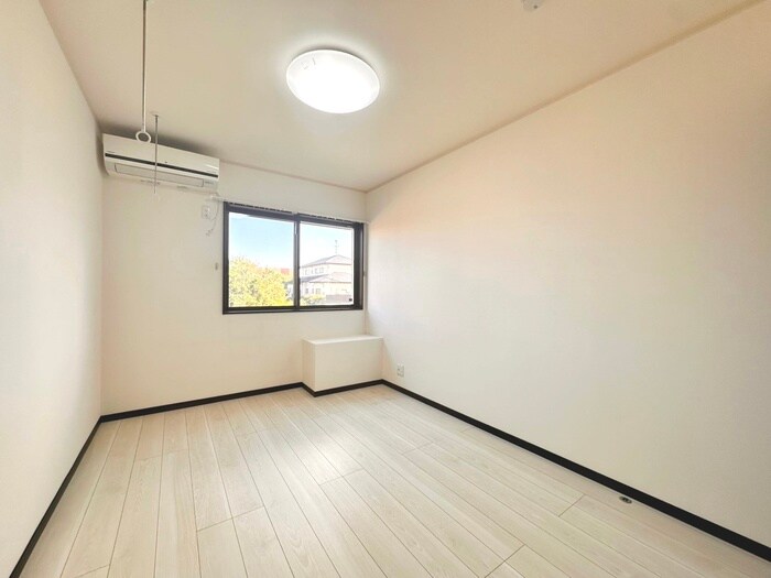 物件内観写真9　(居室)