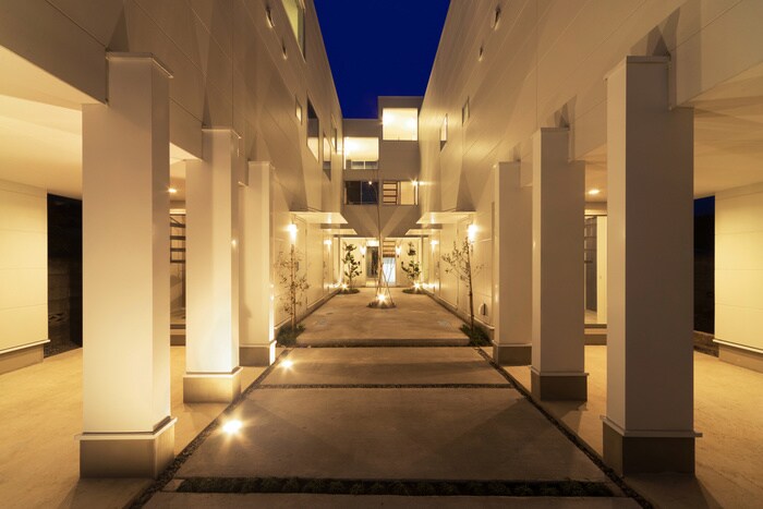 物件外観写真1　(エントランス部分)