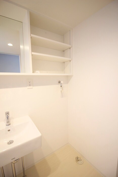 物件内観写真16　(洗濯機置場)