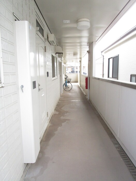 物件外観写真6　(エントランス部分)