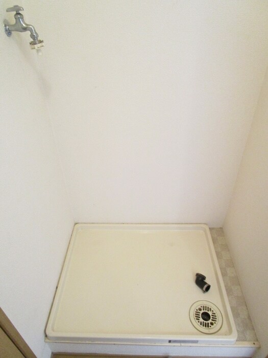 物件内観写真14　(洗濯機置場)