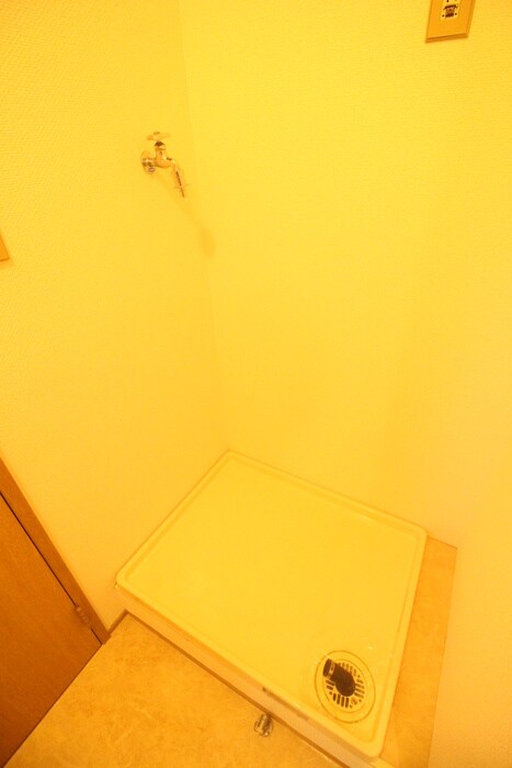 物件内観写真14　(洗濯機置場)