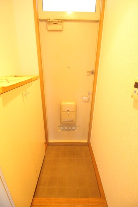 物件内観写真16　(玄関)