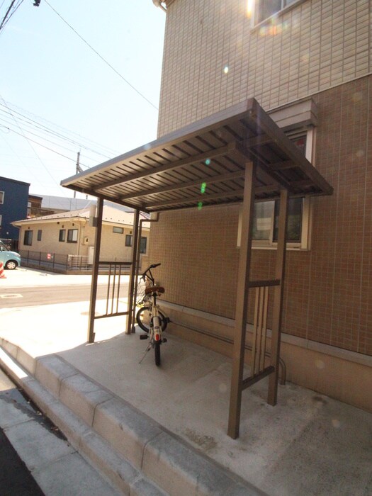 物件外観写真4　(駐輪場)