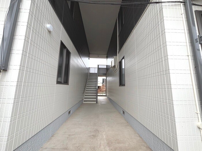 物件外観写真2　(エントランス部分)