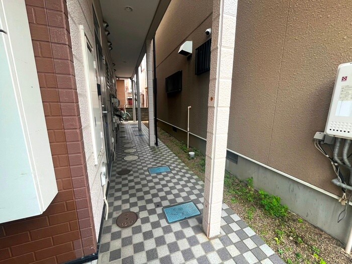 物件外観写真3　(エントランス部分)