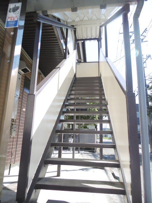 物件外観写真6　(エントランス部分)