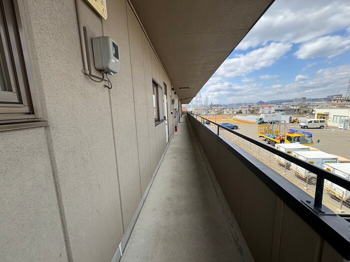 物件外観写真5　(エントランス部分)