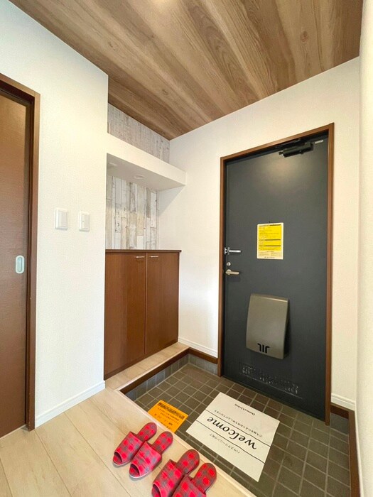 物件内観写真18　(玄関)