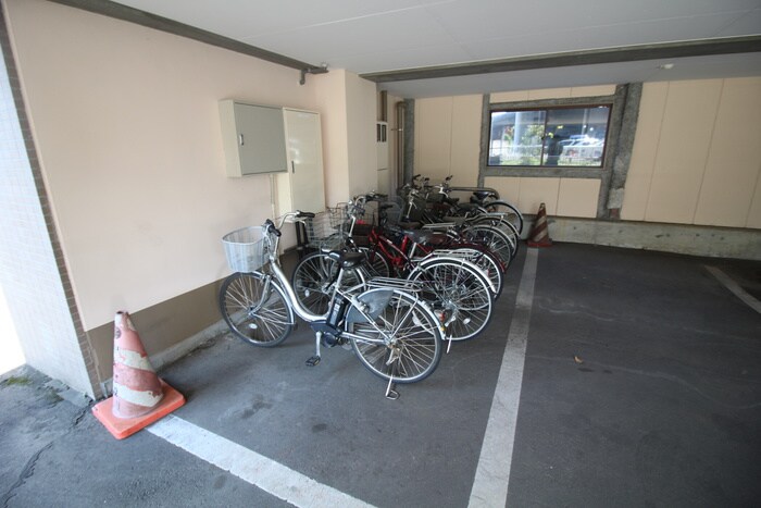 物件外観写真3　(駐輪場)