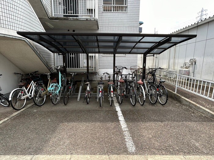 物件外観写真5　(駐輪場)