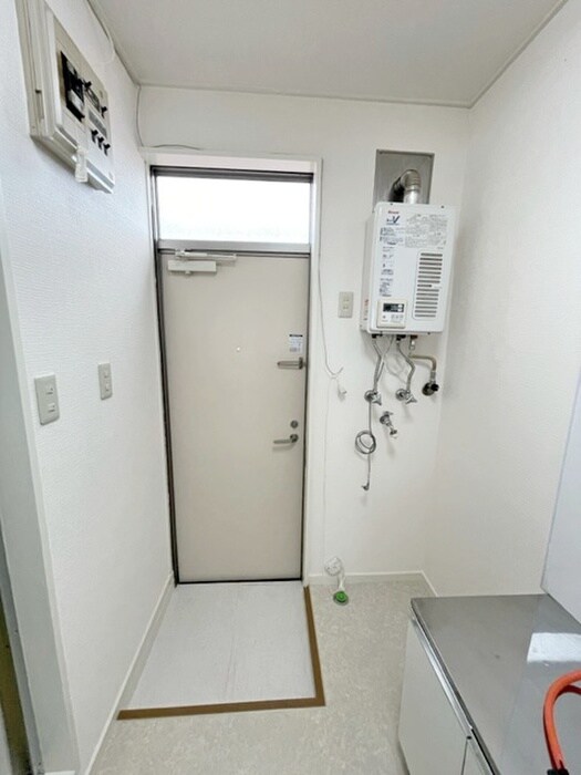 物件内観写真13　(玄関)