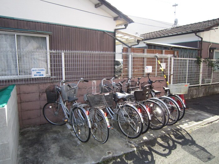 物件外観写真3　(駐輪場)